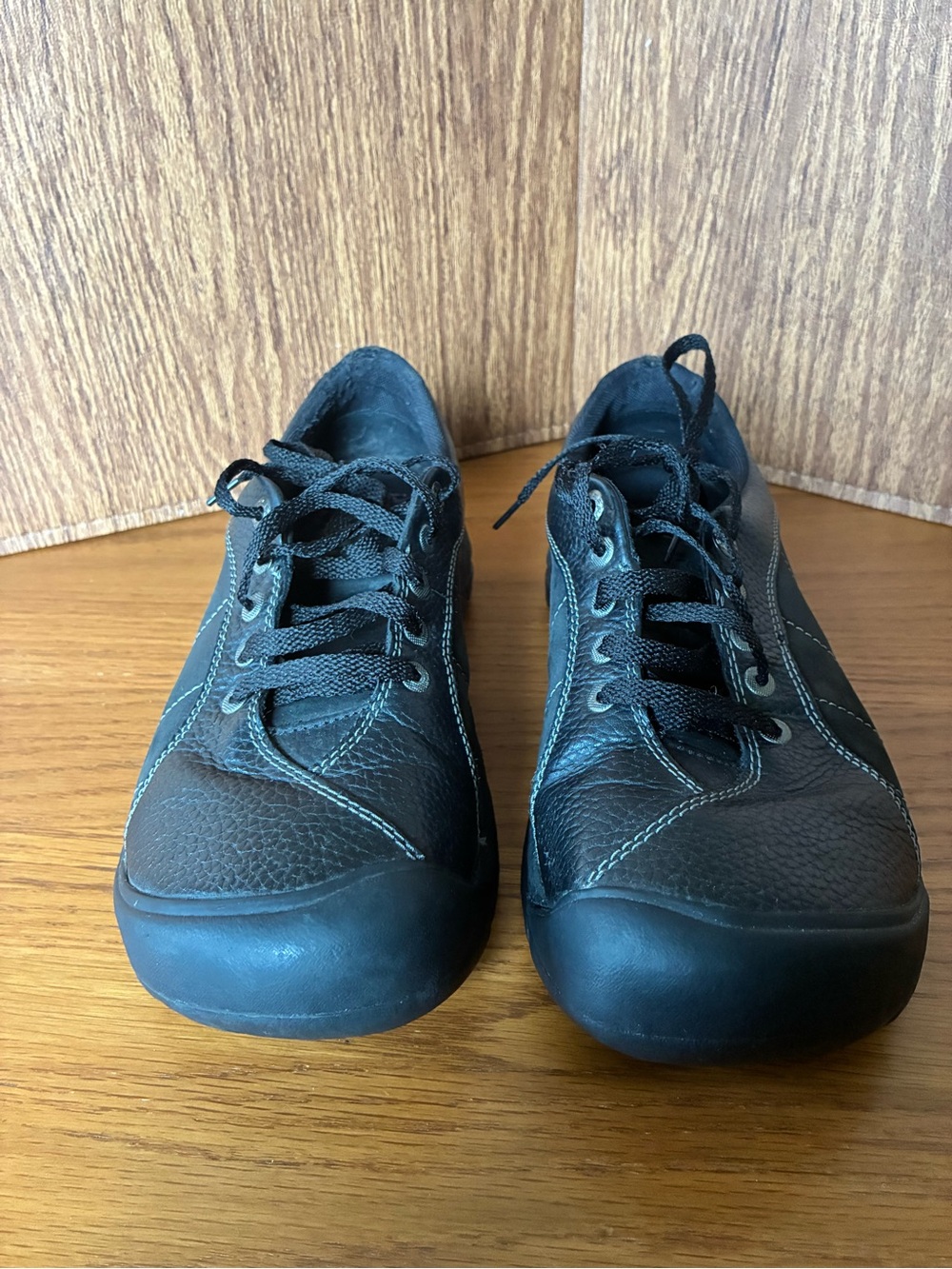 Keen Women’s Casual Lace-Up Leather Oxfords- Black; size 11